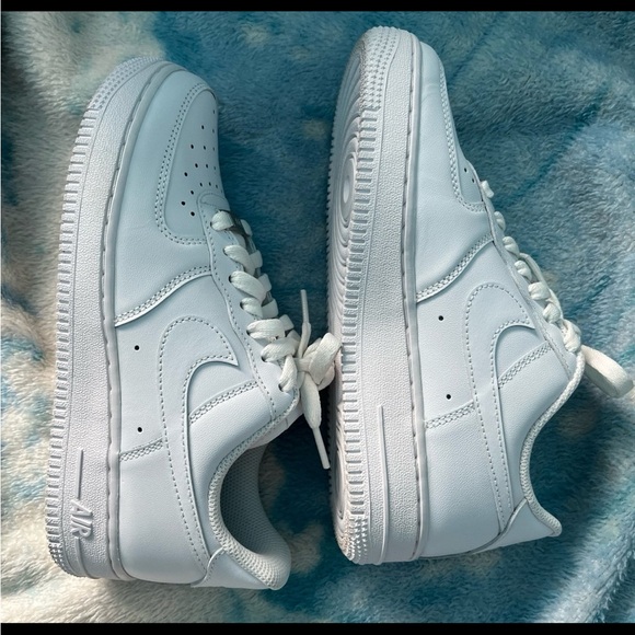 Nike Air Force 1’s - Picture 5 of 9
